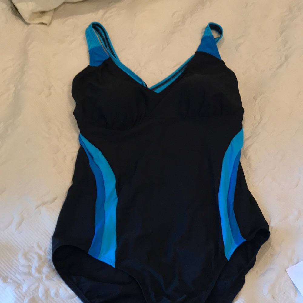 Lands’ End women’s tunic suit Black